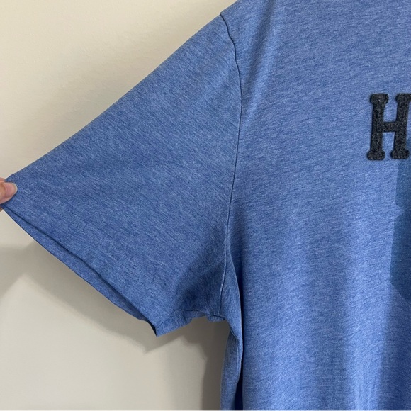 Men’s Tommy Hilfiger Blue Logo Tee - Picture 5 of 8